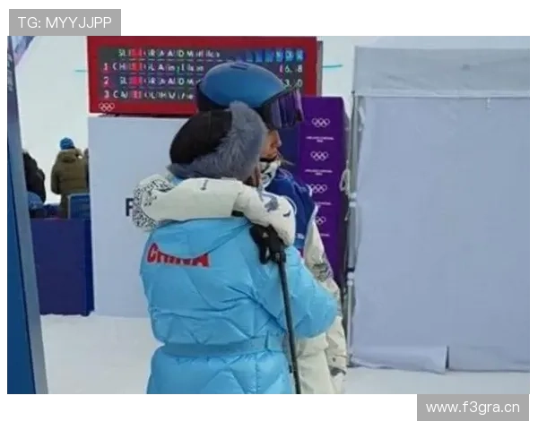 中国第五金谷爱凌拥抱母亲飞吻 中国第五金谷爱凌拥抱母亲飞吻